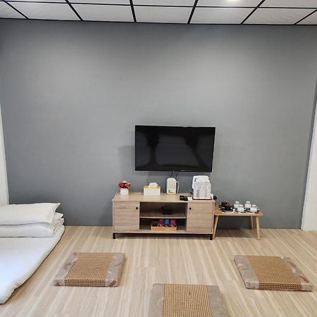 藏青民宿the Wind Guesthouse-Youth Inn Tainan Quarto foto